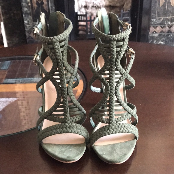 Pumps - Picture 2 of 5